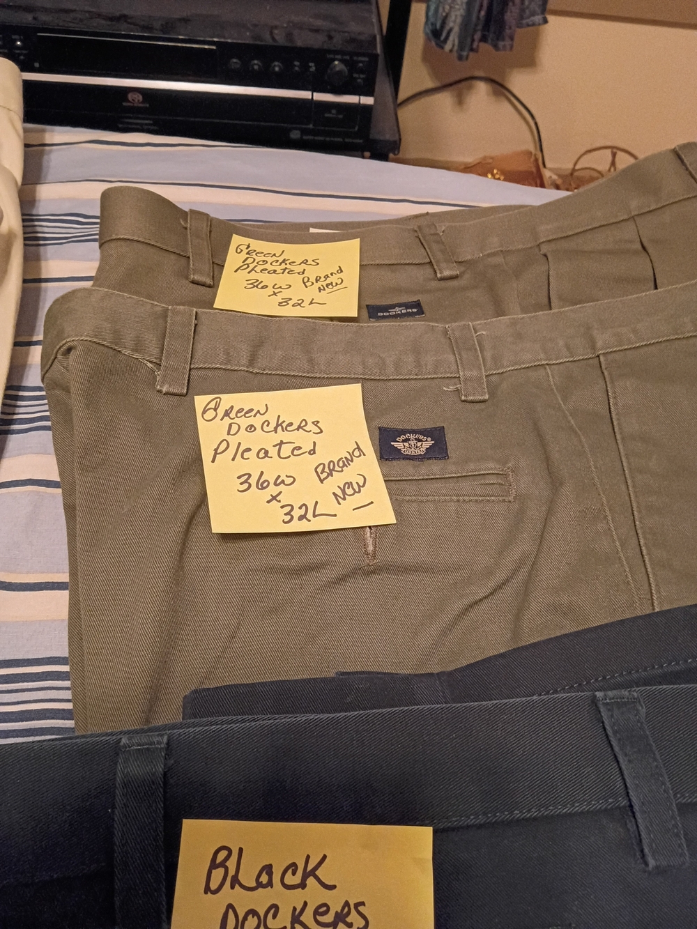 Dockers Men’s Pleated Pants in Olive Green